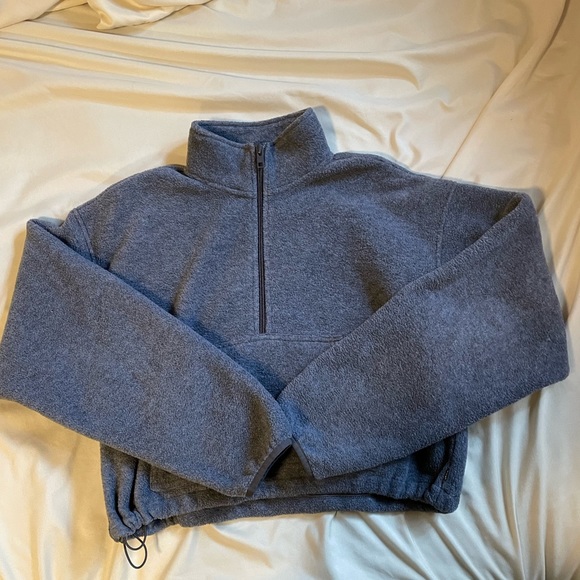 Aritzia Tops - Aritzia TNA Cropped Polar Sweatshirt